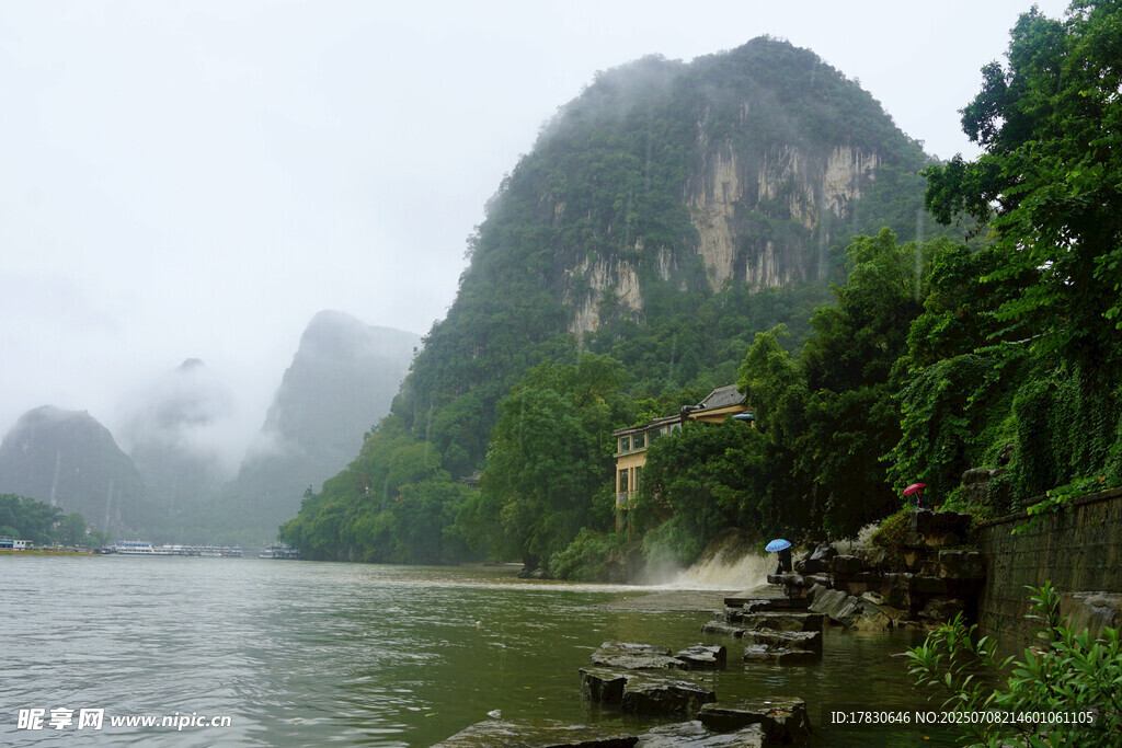 烟雨漓江山水景