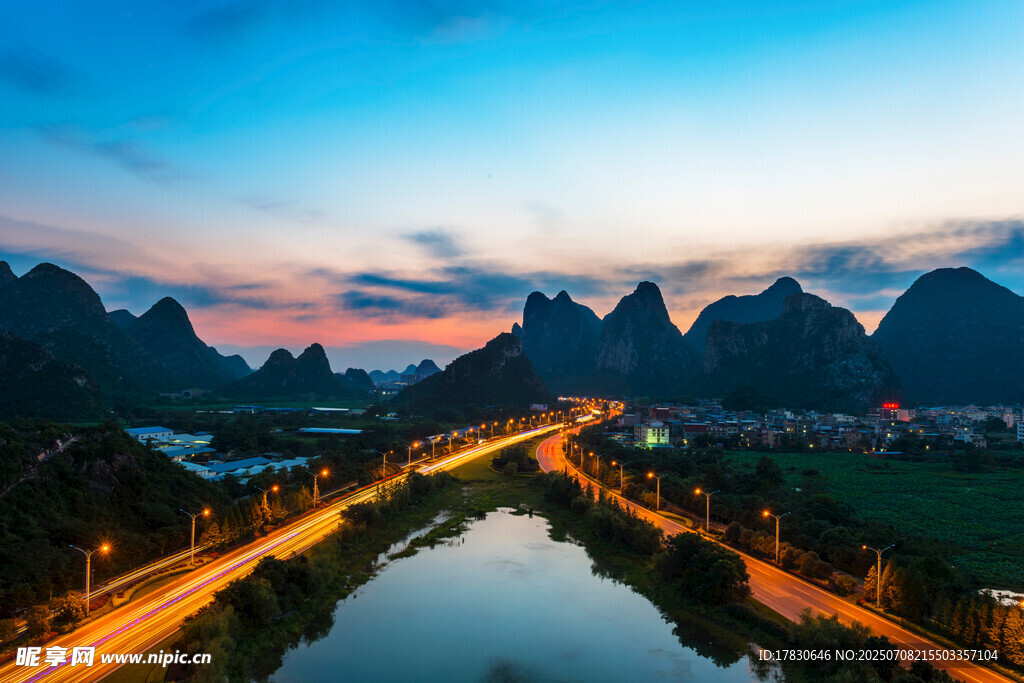 漓江畔黄昏美景