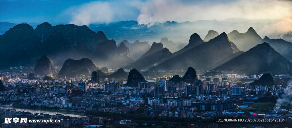 山城晨曦美景