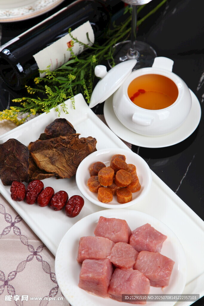 美味食材组合 泰山牛奶菌炖肉汁