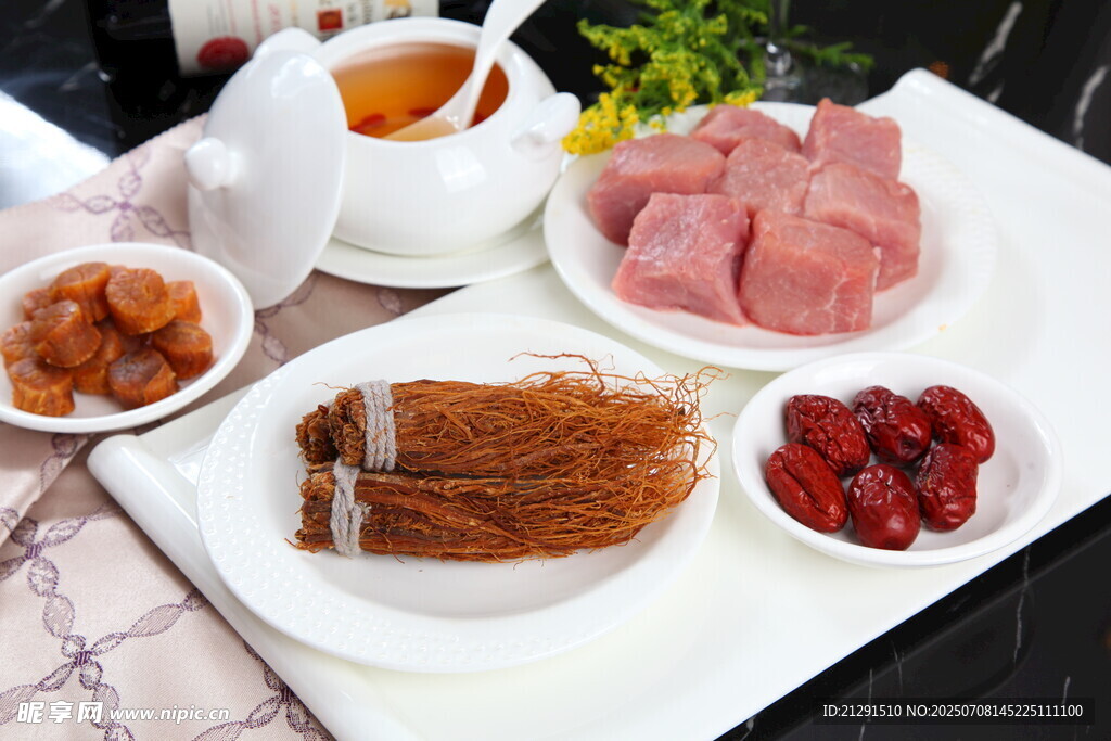滋补食材组合 石参须炖原味土猪