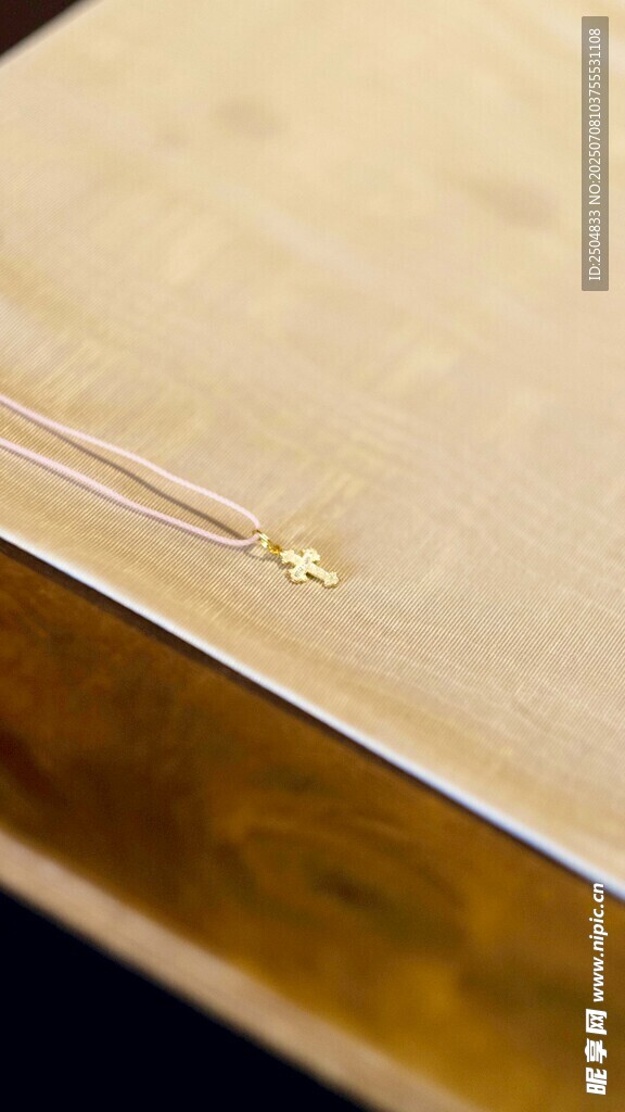 金色书页细节特写