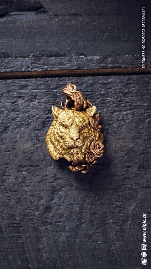 金色雕刻物 细节精美