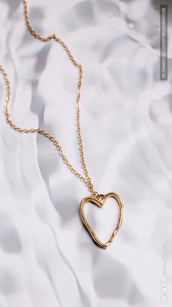 心形金项链优雅饰品