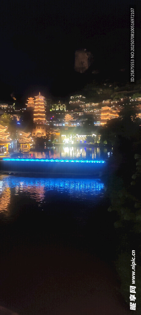 城市夜景中的璀璨灯光