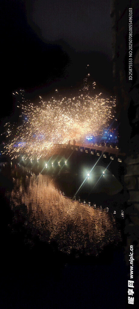 璀璨烟花点亮夜空