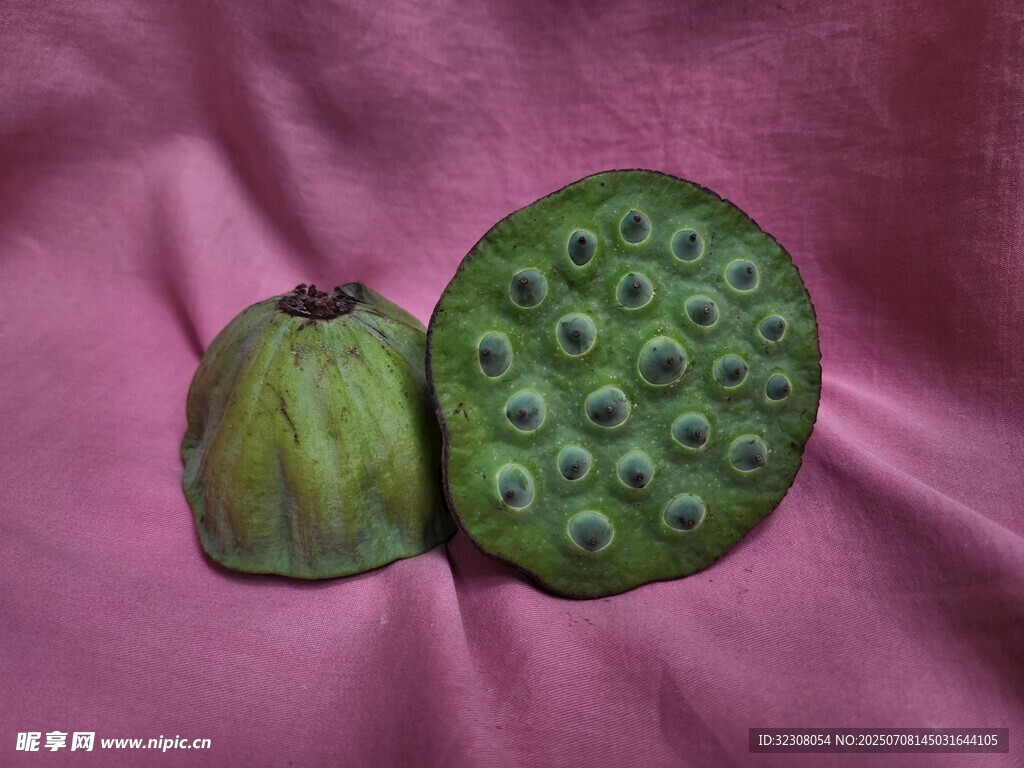 新鲜莲蓬 