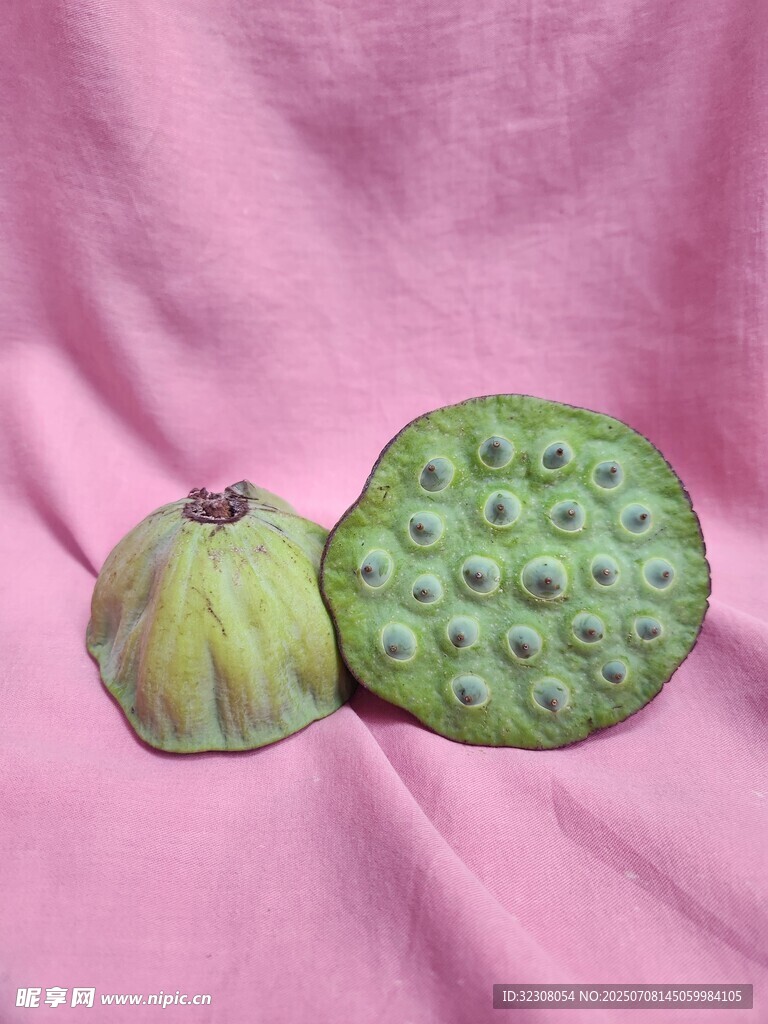 新鲜莲蓬 