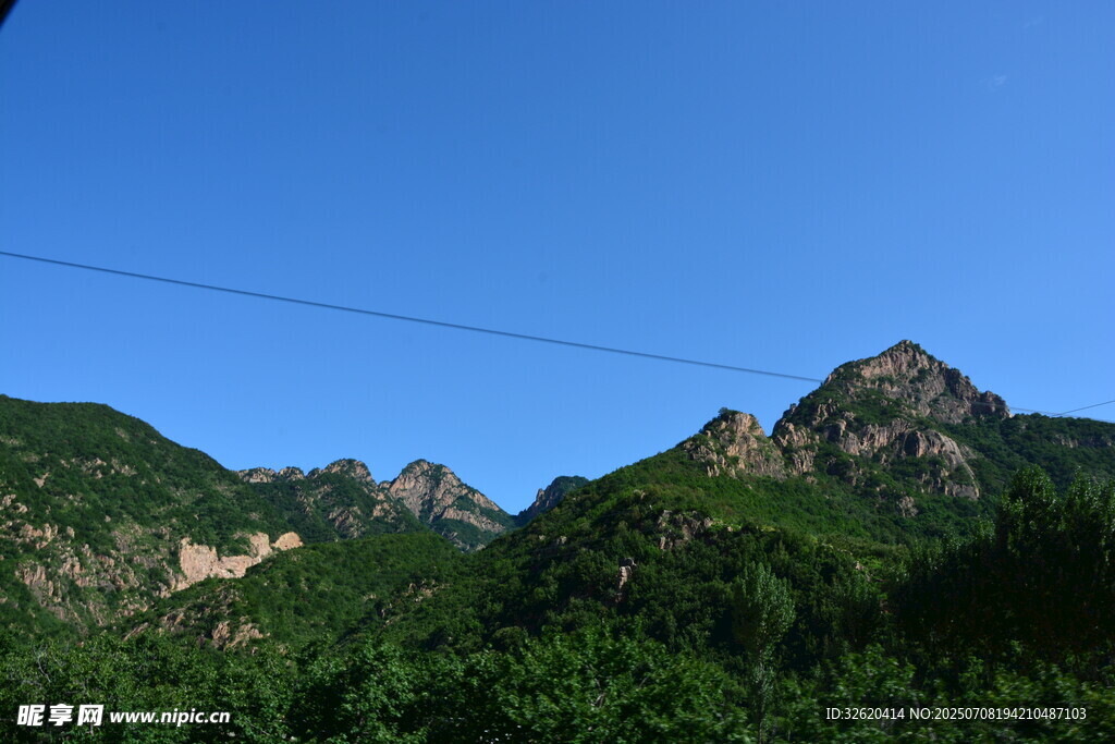 青山蓝天美景