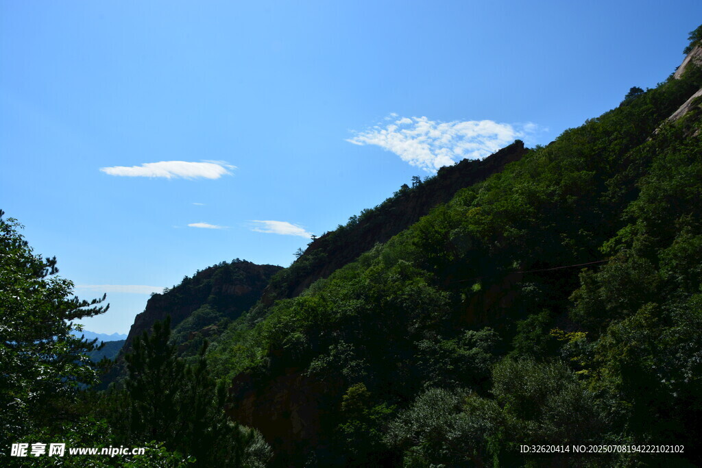 青山蓝天美景