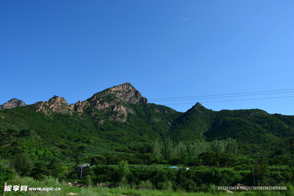 青山蓝天美景