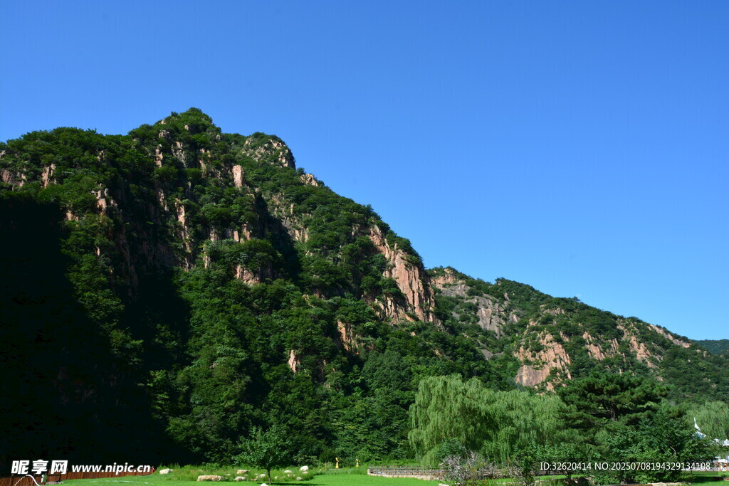 青山翠岭蓝天美景