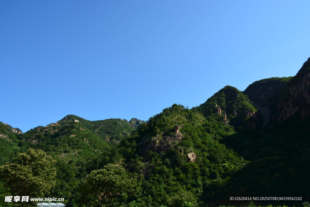 青山蓝天美景