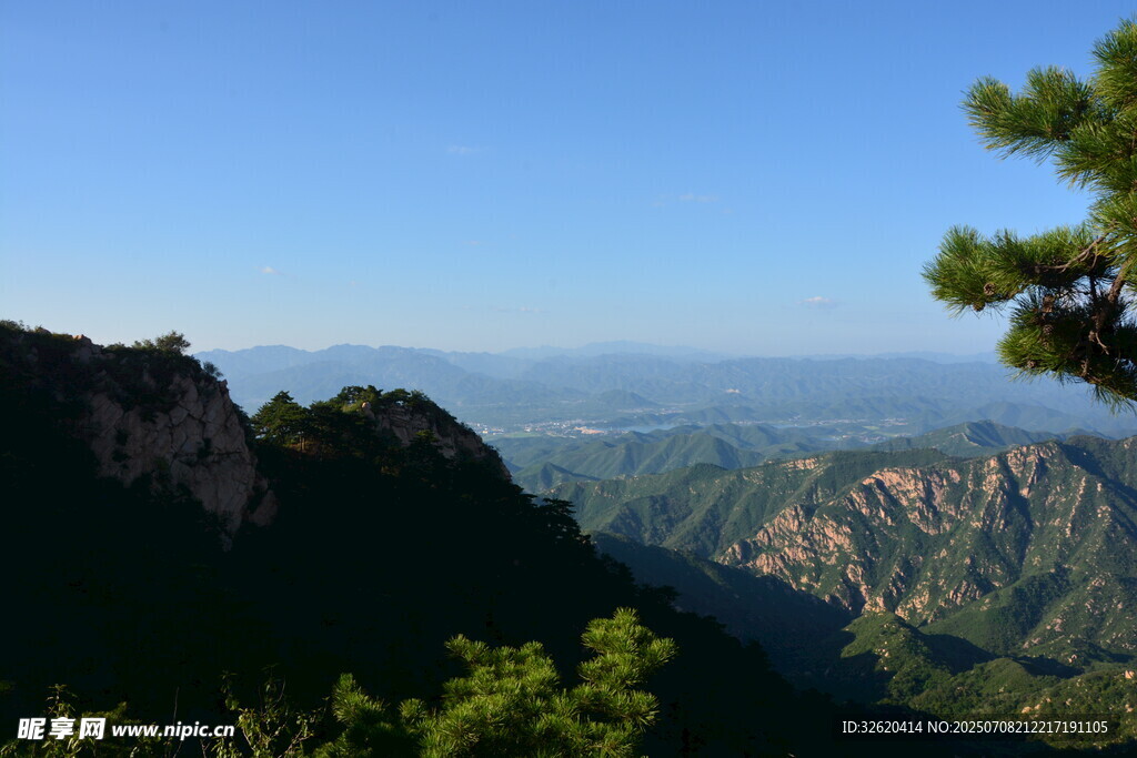 壮美山峦风景