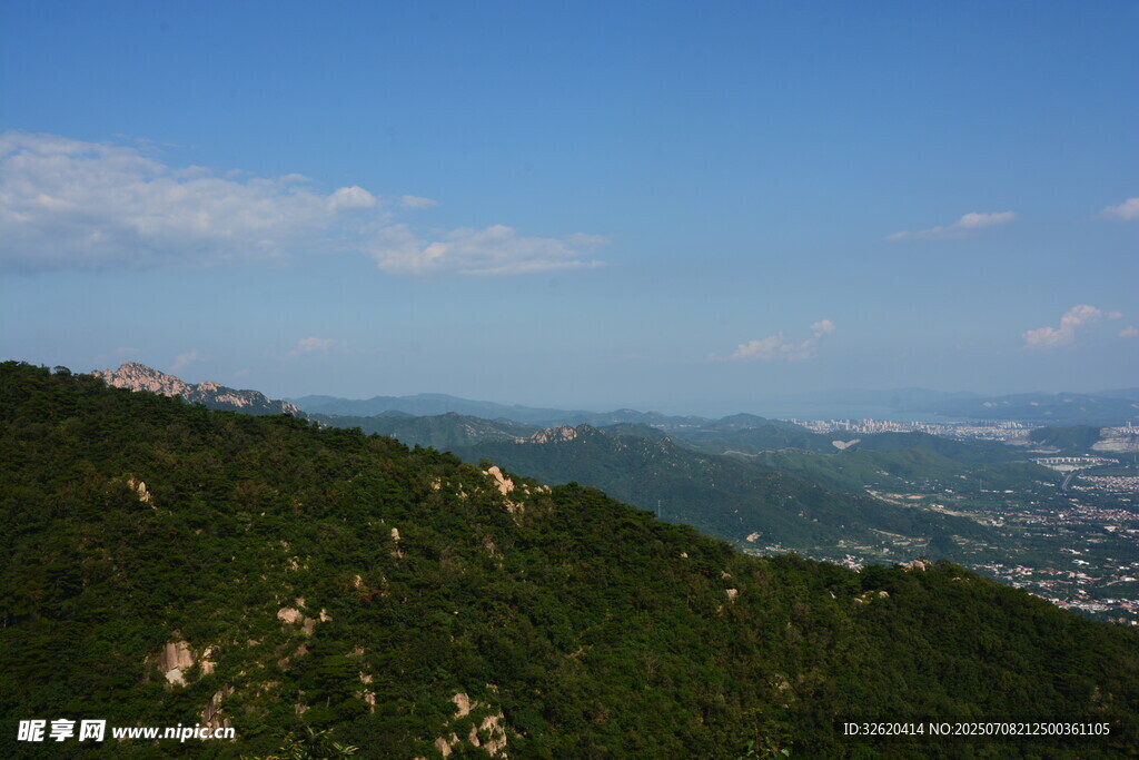 青山蓝天美景