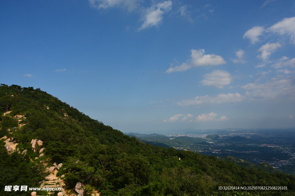 青山蓝天美景