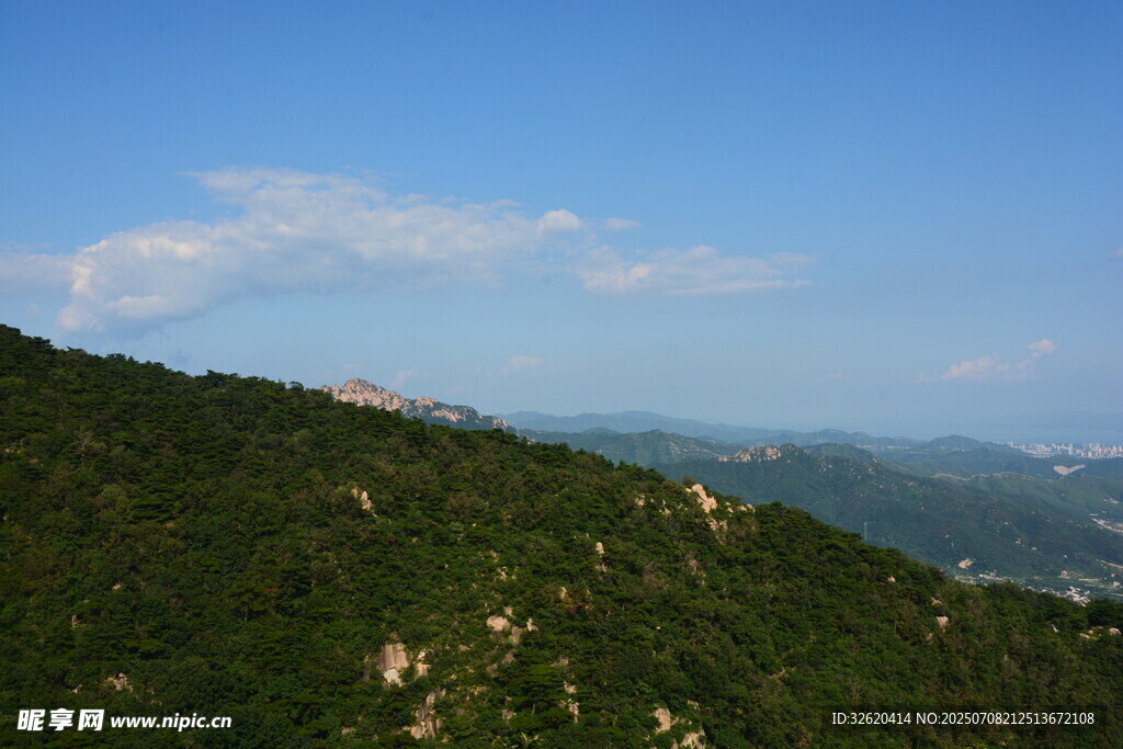 青山蓝天美景