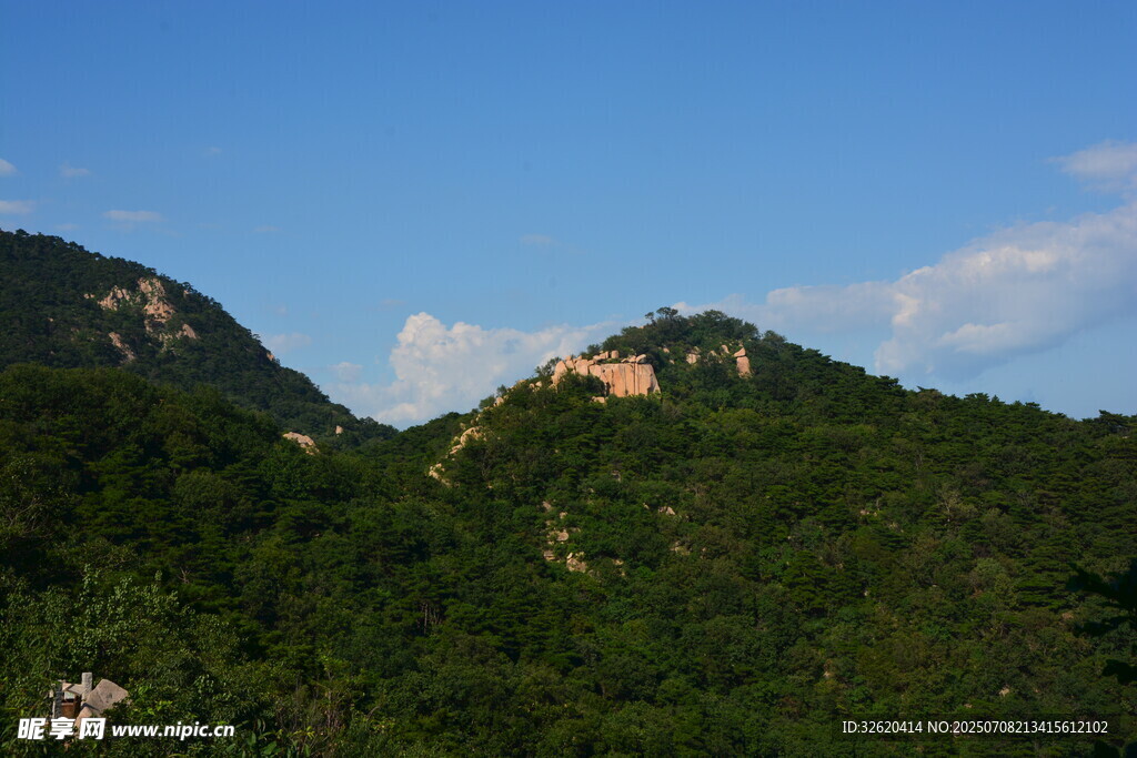 青山蓝天美景