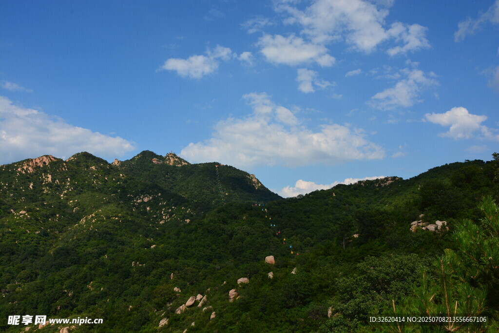 青山蓝天美景