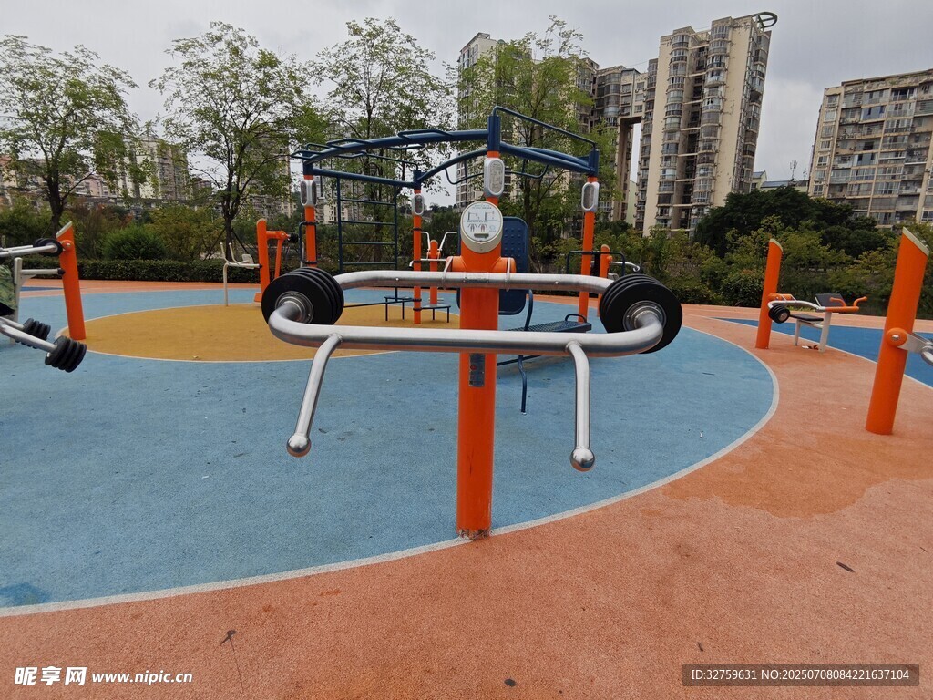 户外社区健身器材场景