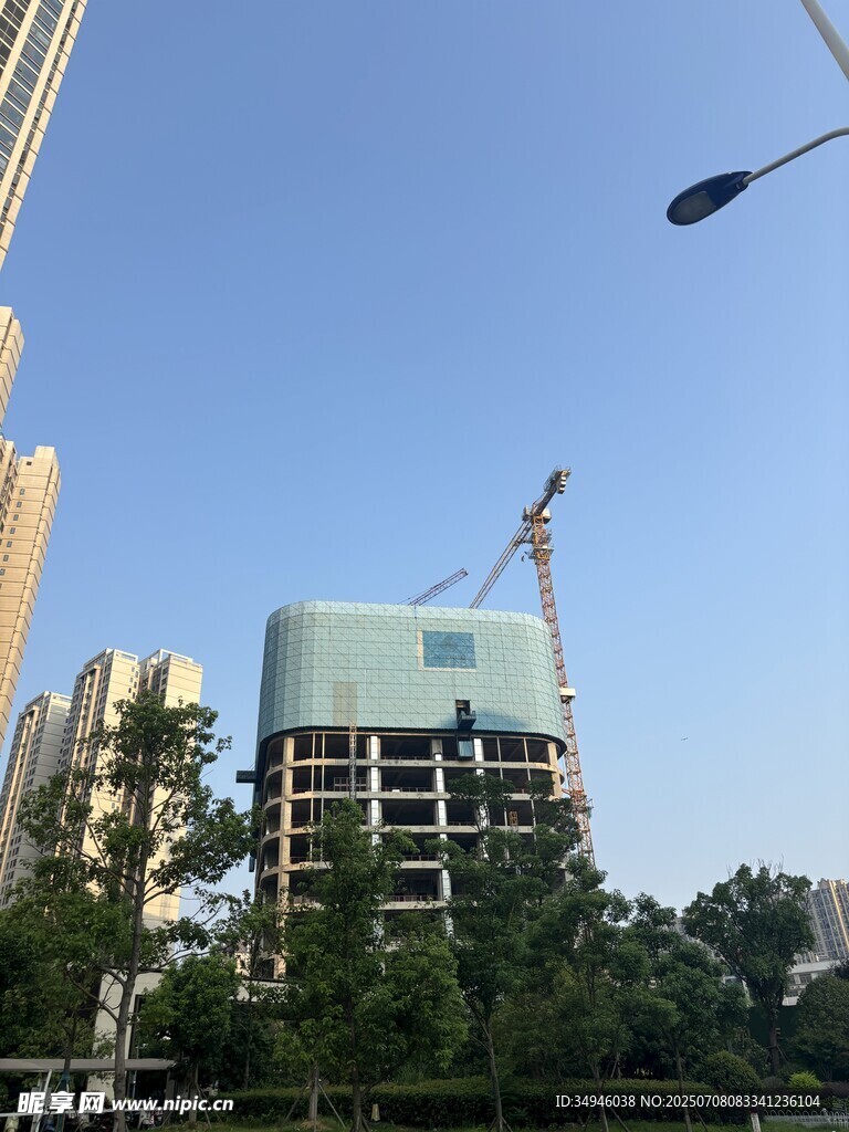 城市在建建筑与周边景观