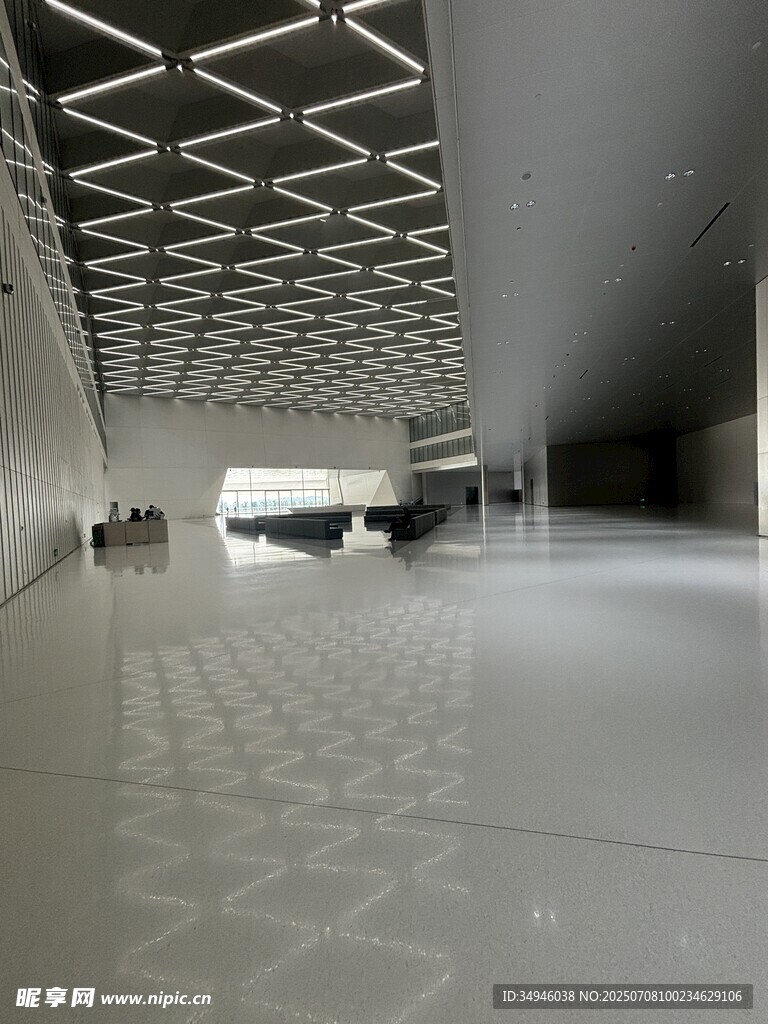 现代风格宽敞室内空间