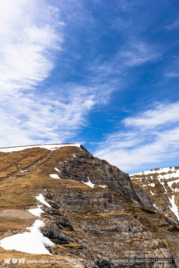 雪山蓝天壮丽山景