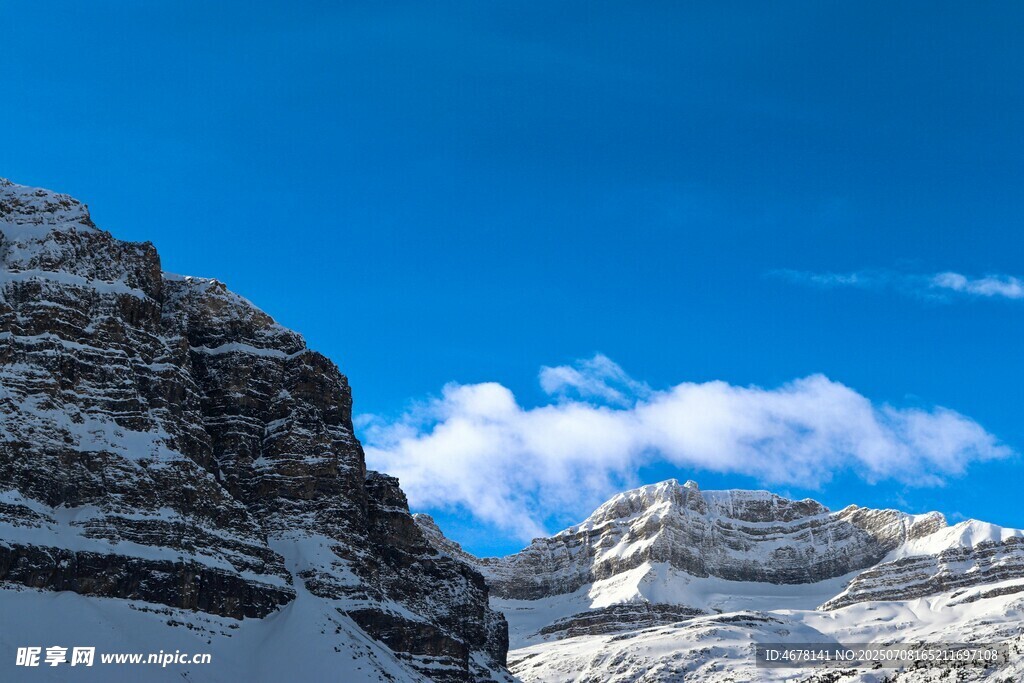 雪山蓝天美景