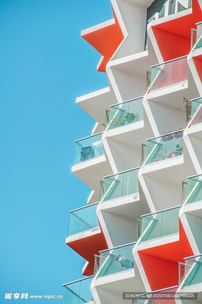 现代多彩几何造型建筑外观