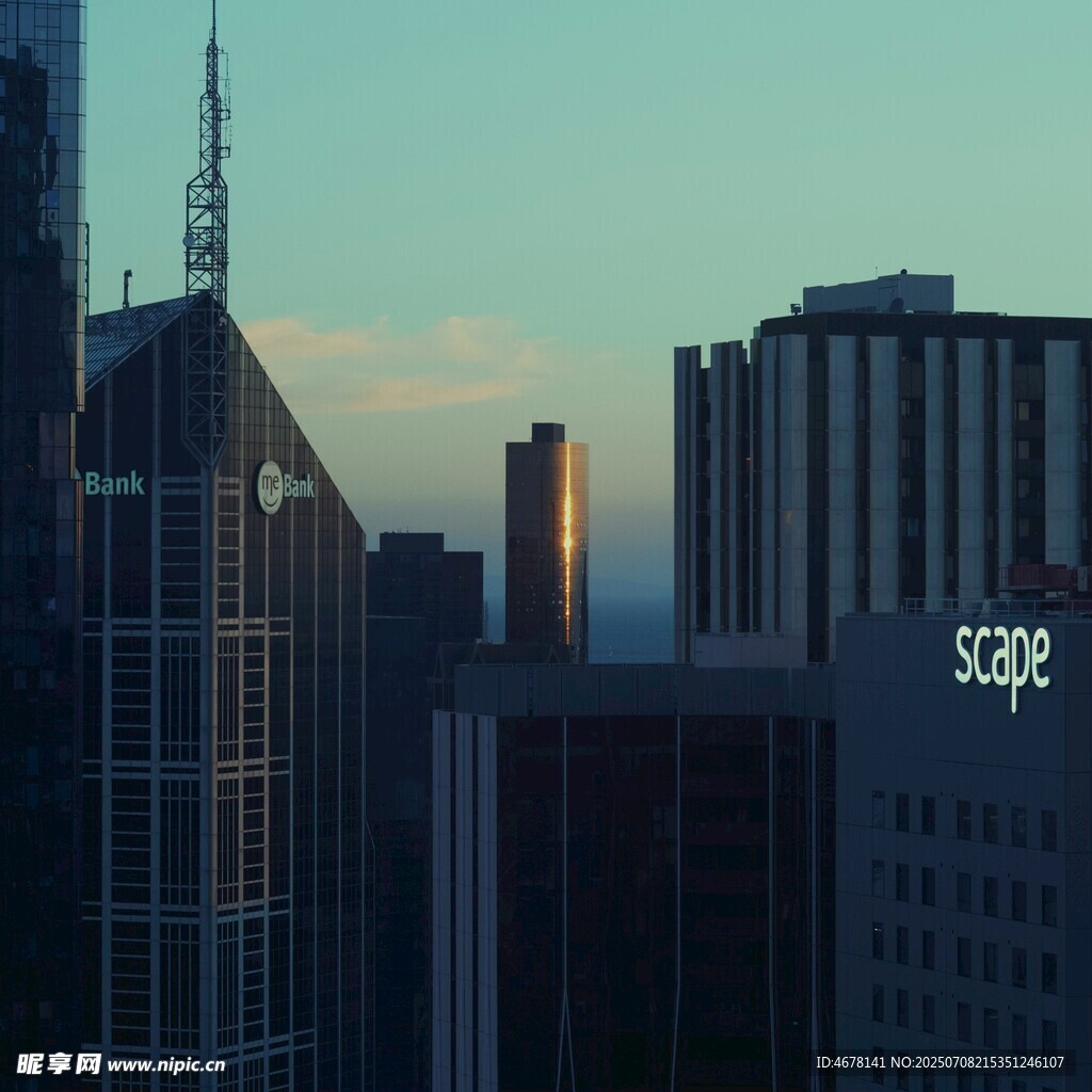 城市天际线黄昏景象