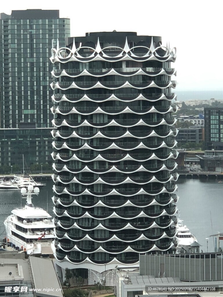 独特外观的现代高楼建筑