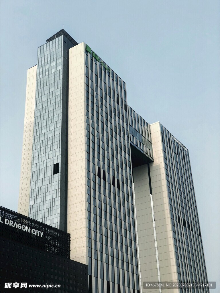 现代风格高层商务建筑