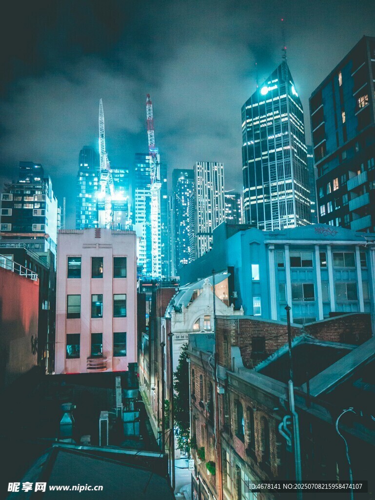 都市夜景中的建筑风光