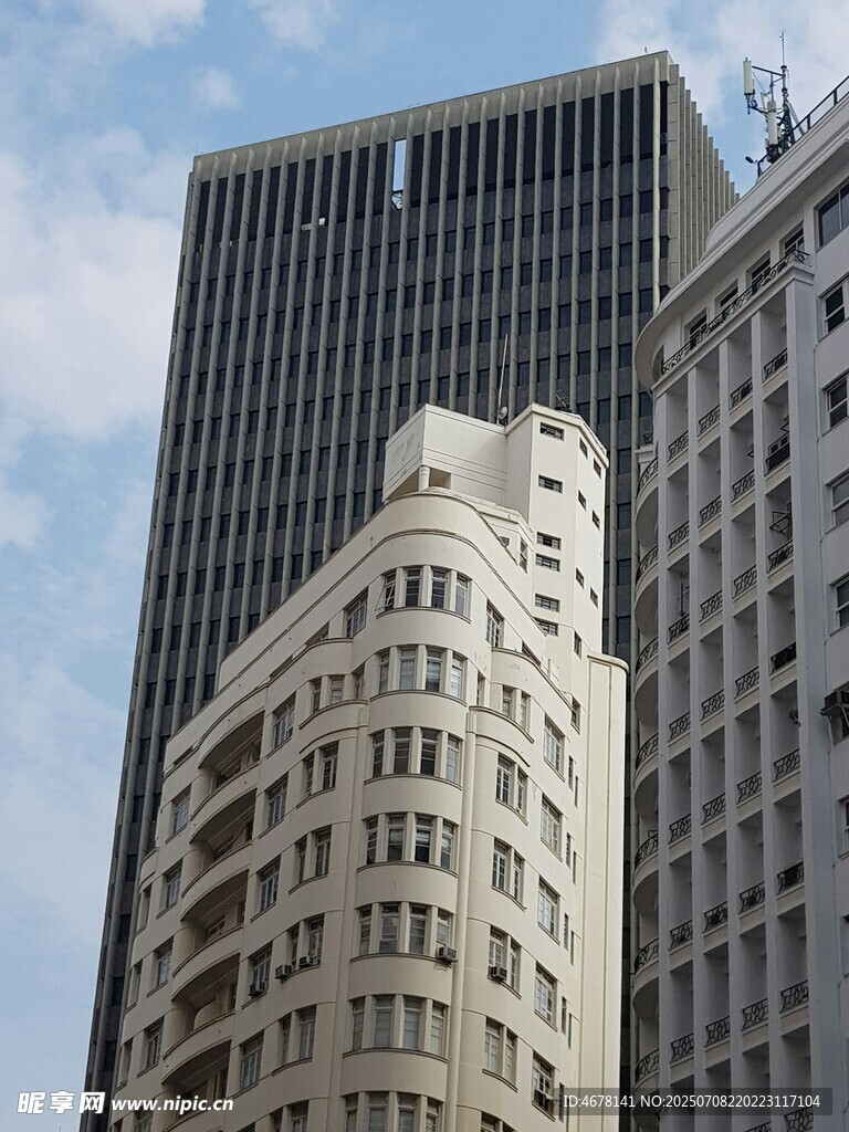 独特造型的城市摩天大楼