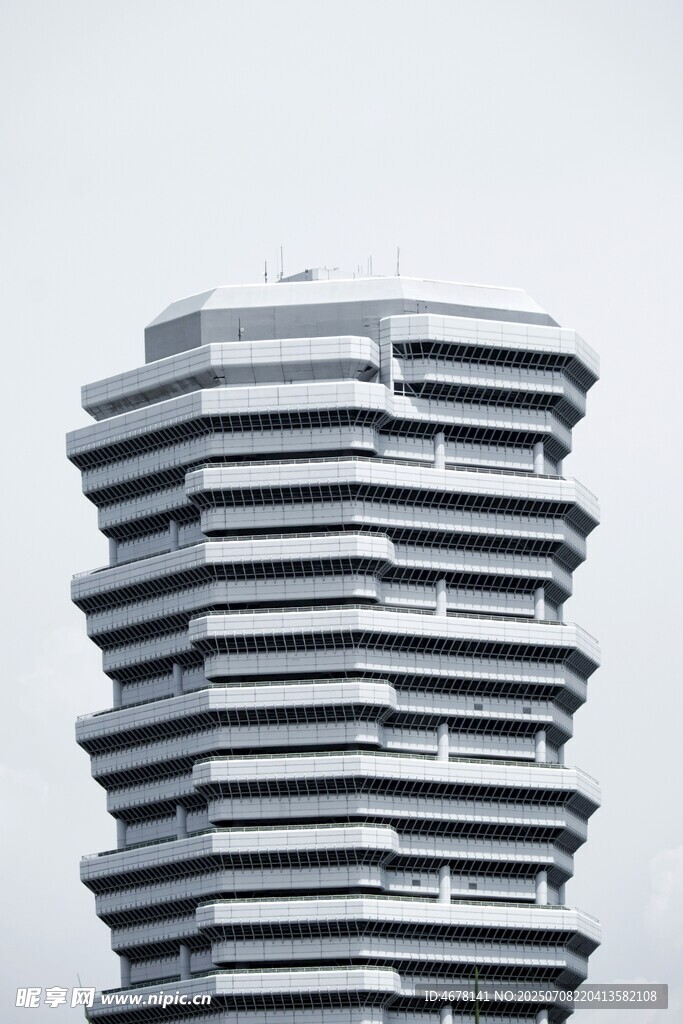 现代独特造型的高层建筑物