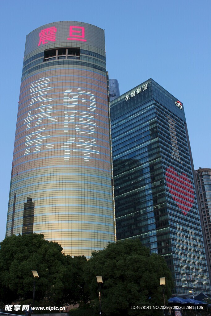 城市高楼夜景灯光秀