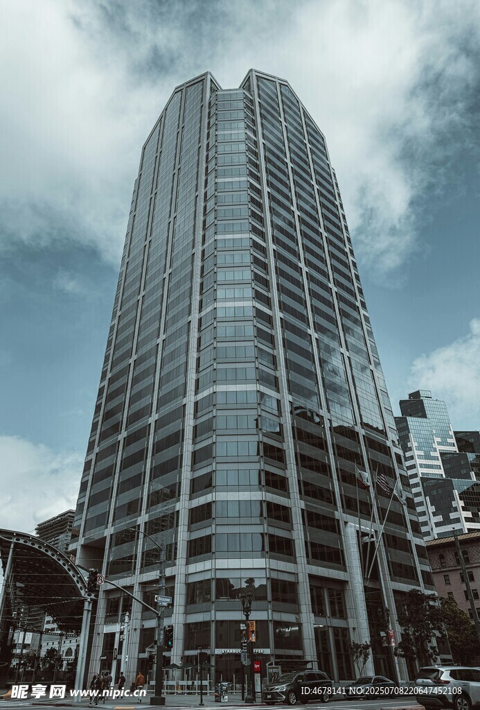 现代摩天大楼外观