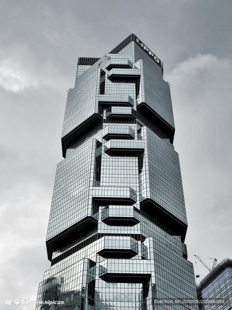 现代摩天大楼外观特写