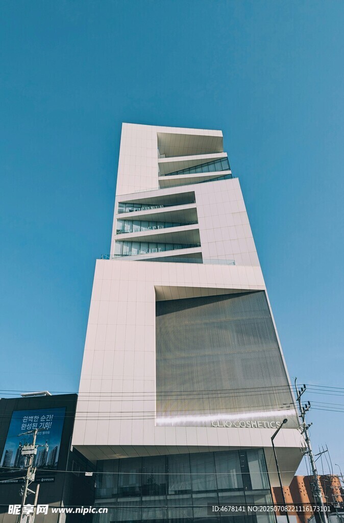 现代风格独特高层建筑