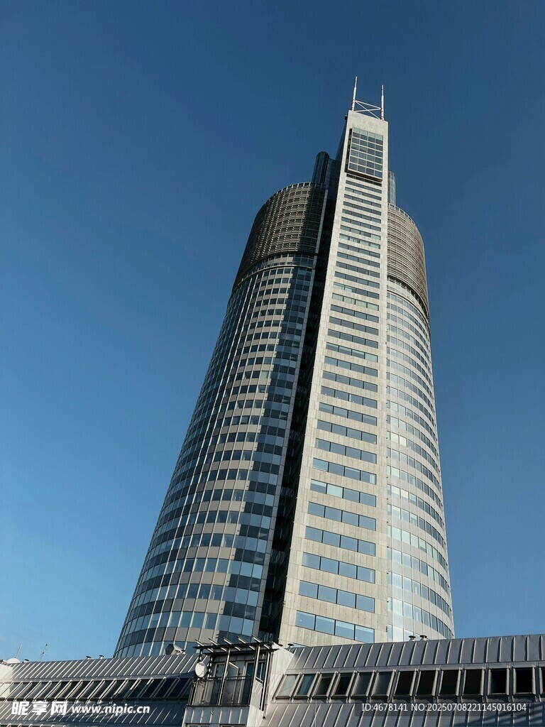 高耸摩天大楼外观