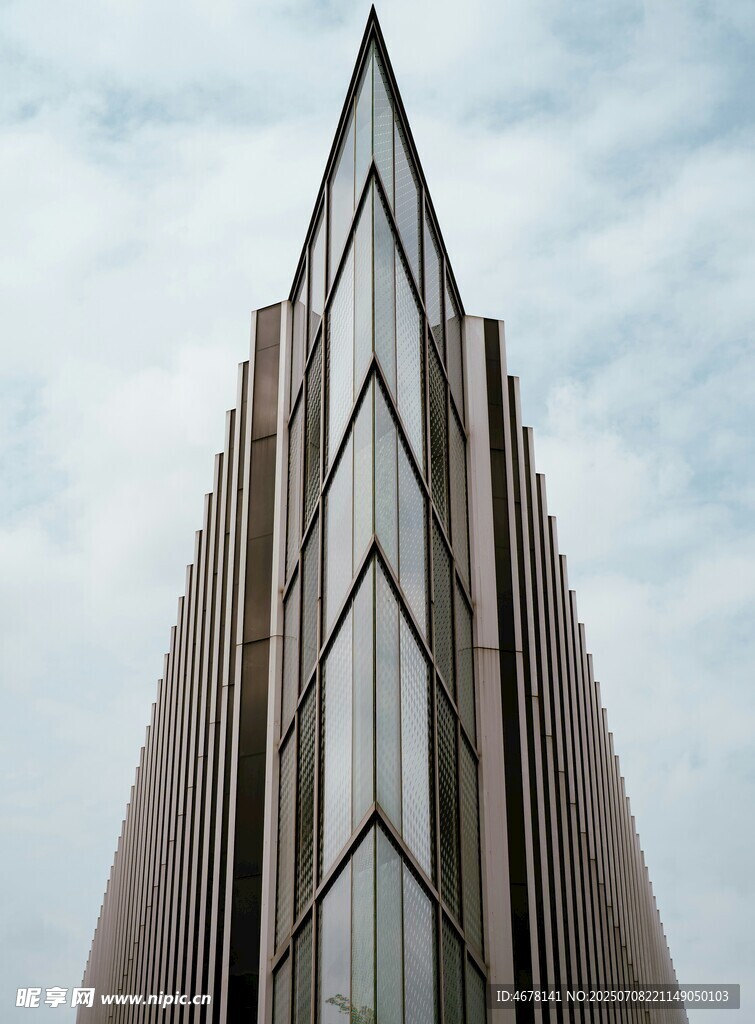 现代玻璃高楼建筑外观