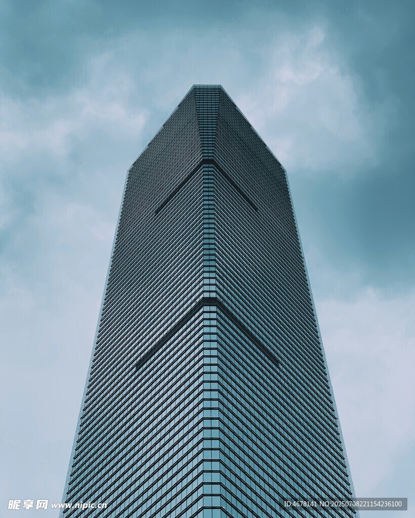 摩天大楼直耸云端