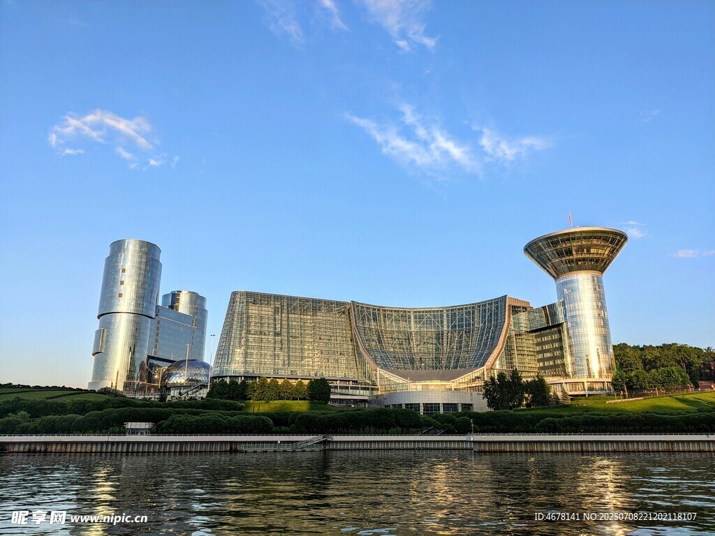 城市河畔现代建筑景观