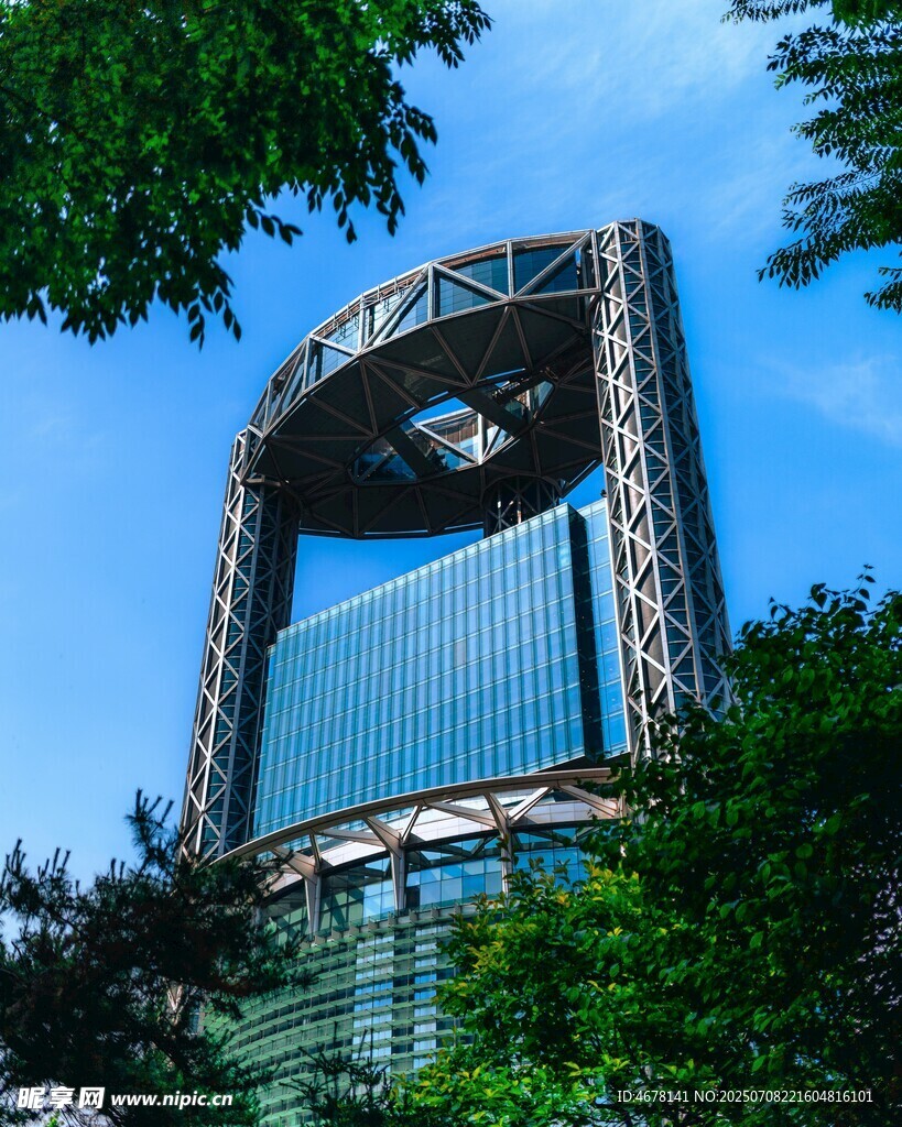 现代风格独特造型摩天大楼