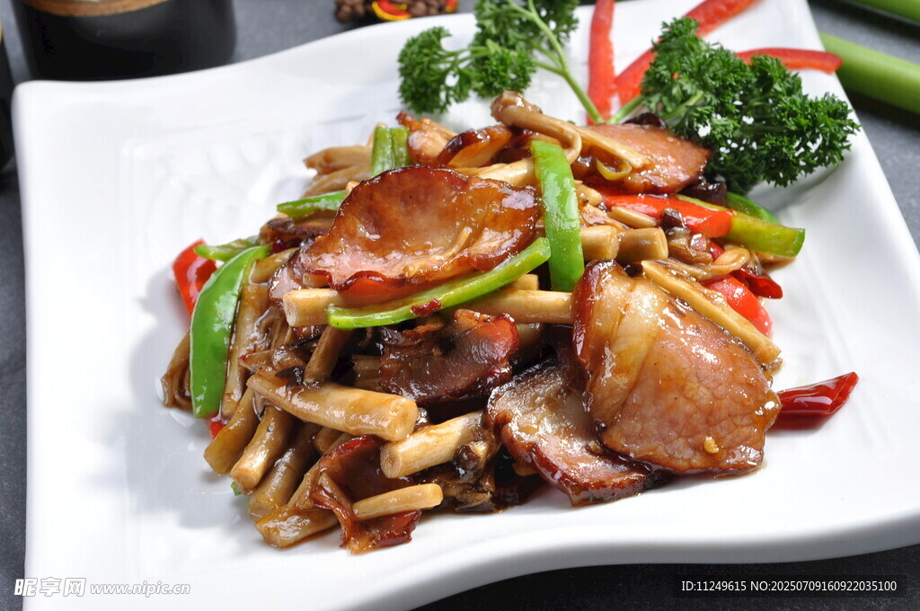 茶树菇炒腊肉