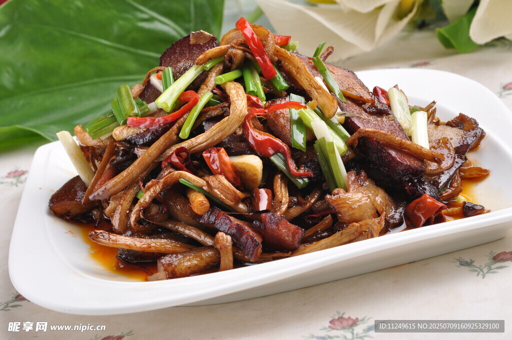 茶树菇炒腊肉