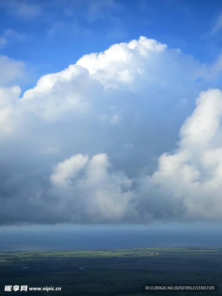 蓝天白云下的广阔景致