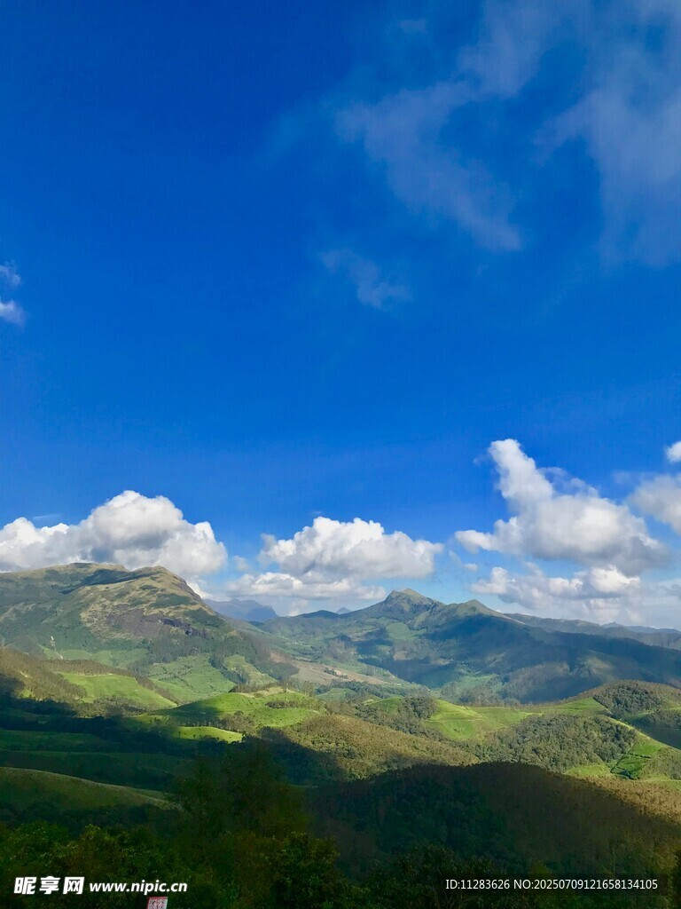 青山蓝天美景