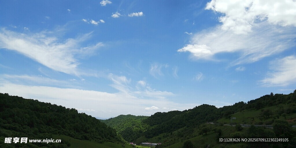 青山蓝天美景