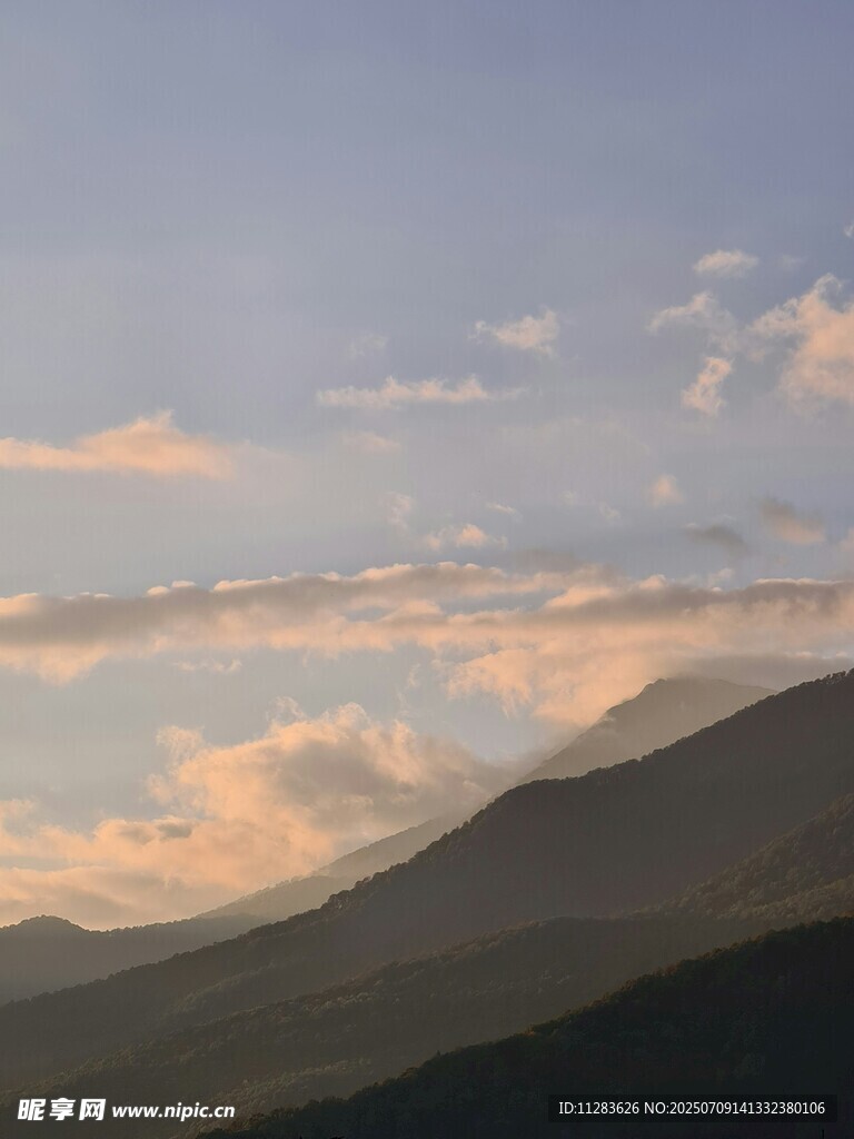 山间晚霞美景